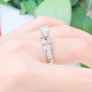 Nhẫn kim cương nữ vàng trắng 18K CH 4257