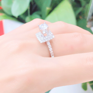 Nhẫn kim cương nữ vàng trắng 18K CH 4257