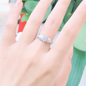 1 2 Nhẫn kim cương nữ vàng trắng 18K CH 0060