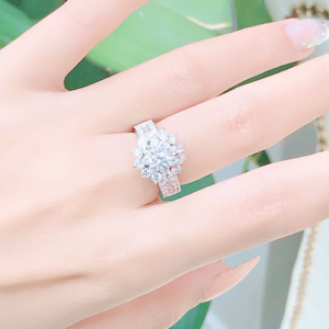 Nhẫn kim cương nữ vàng trắng 18K CH 0182