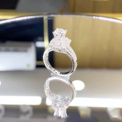 z3658119279254 6e15f9021502a330d0da086d328e6107 Nhẫn kim cương nữ vàng trắng 18K CH 0016