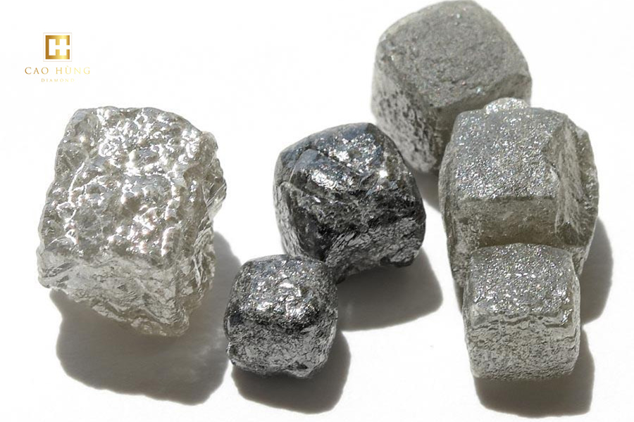 Kim cương thô có nhiều hình dáng 