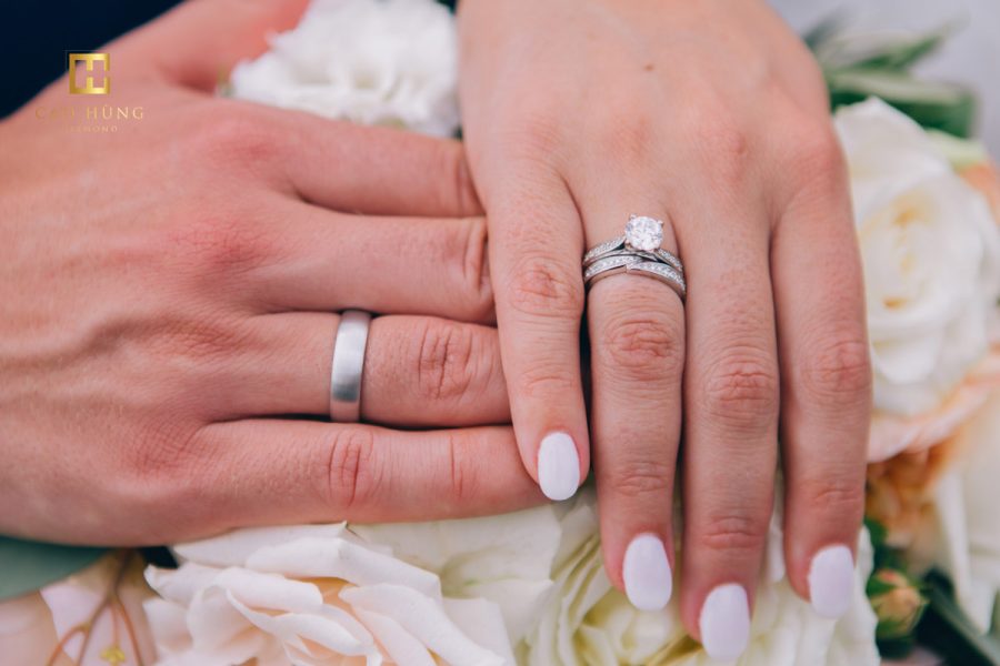 Khi nào nên đeo nhẫn cưới, nhẫn đính hôn đúng nhất