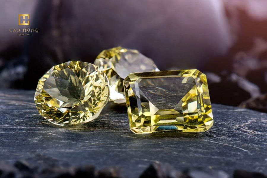 Những yếu tố ảnh hưởng đến giá của kim cương vàng