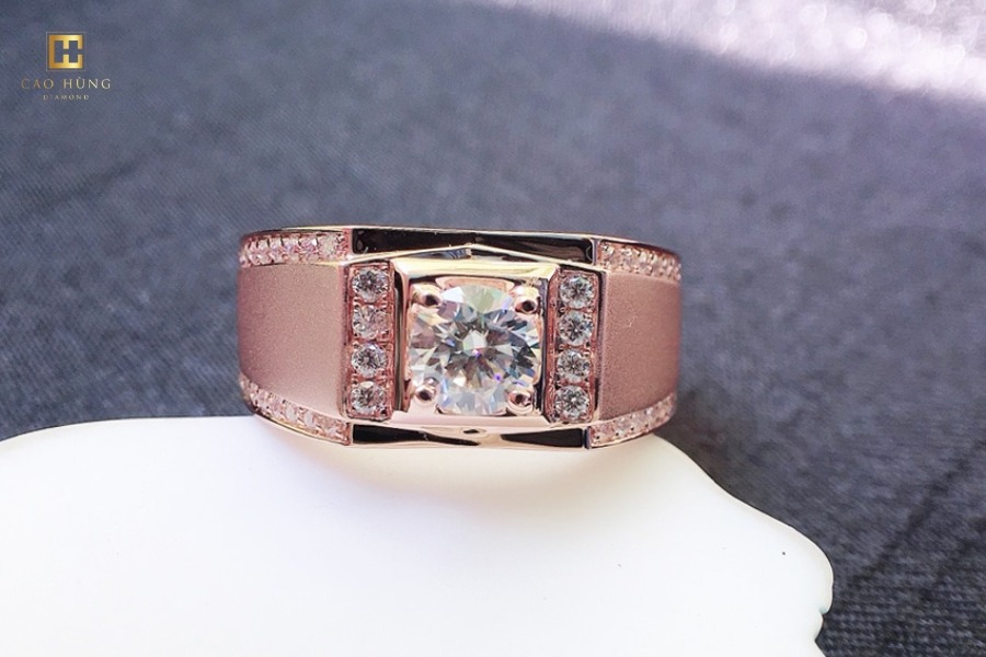 Nhẫn vàng hồng là mẫu nhẫn vàng nam giá dưới 2 triệu tinh tế