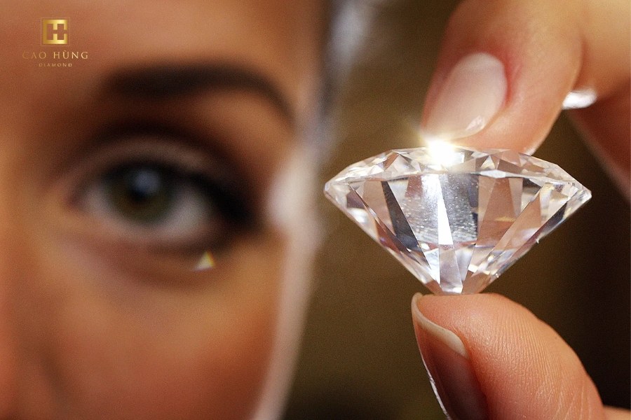 Xem xét kỹ mục tiêu khi mua kim cương