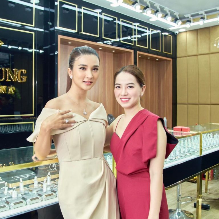 Người mẫu nổi tiếng mua kim cương tại Cao Hùng Diamond
