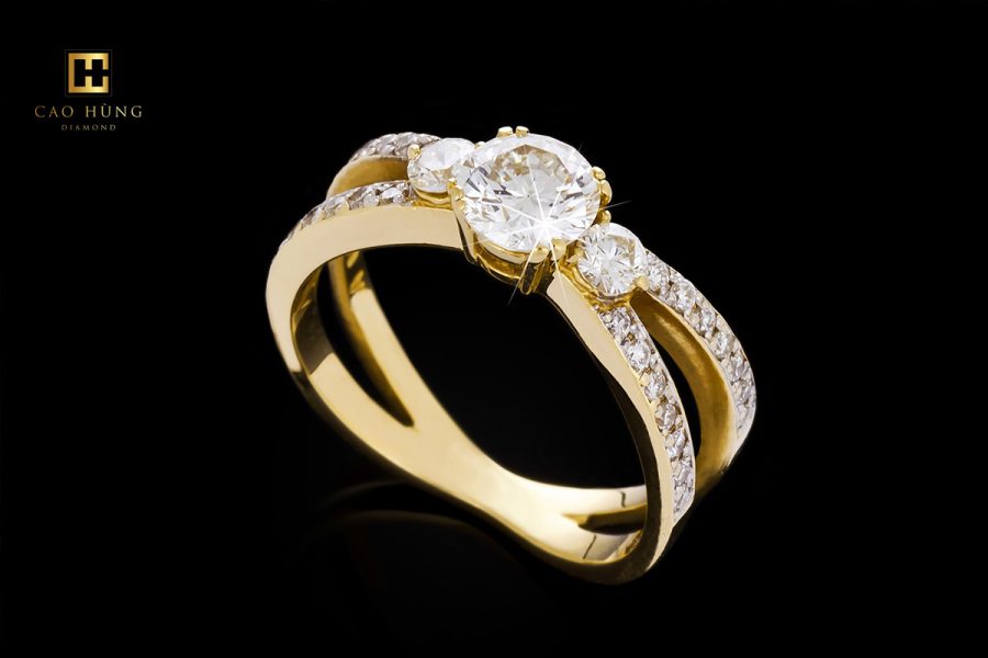 Lý do nên sở hữu nhẫn vàng 18K đính kim cương sang trọng