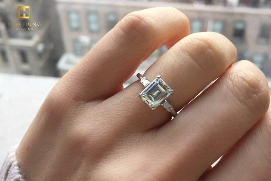 Ưu điểm của nhẫn kim cương Emerald Cut