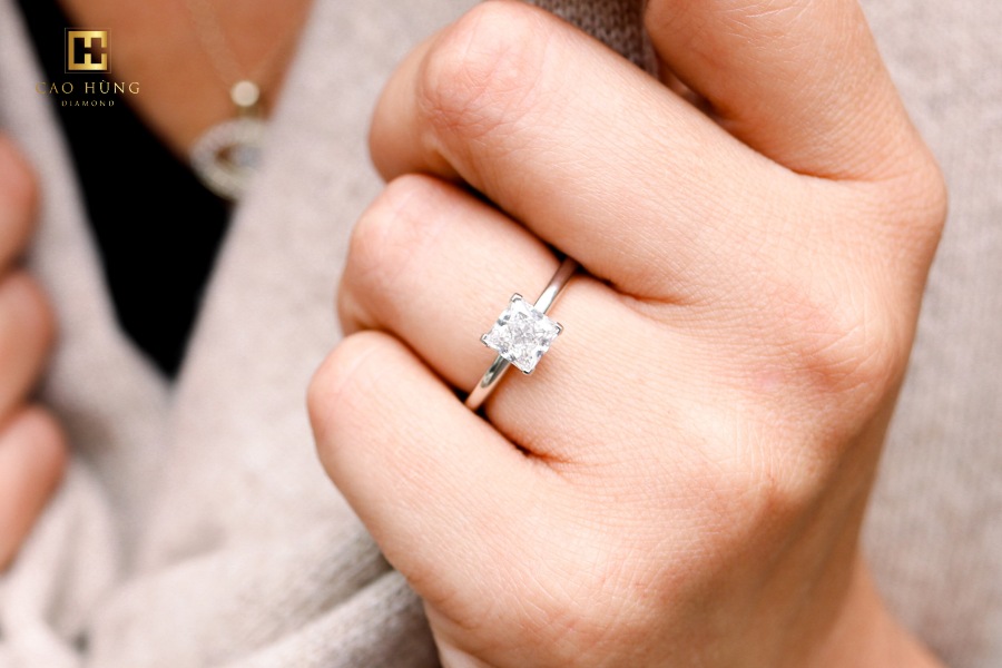 Mẫu vỏ nhẫn kim cương đơn giản dành cho nữ giới, thích hợp đeo nhẫn ngón áp út