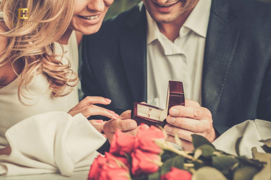 Tips cho quý ông mua mẫu nhẫn tặng bạn gái