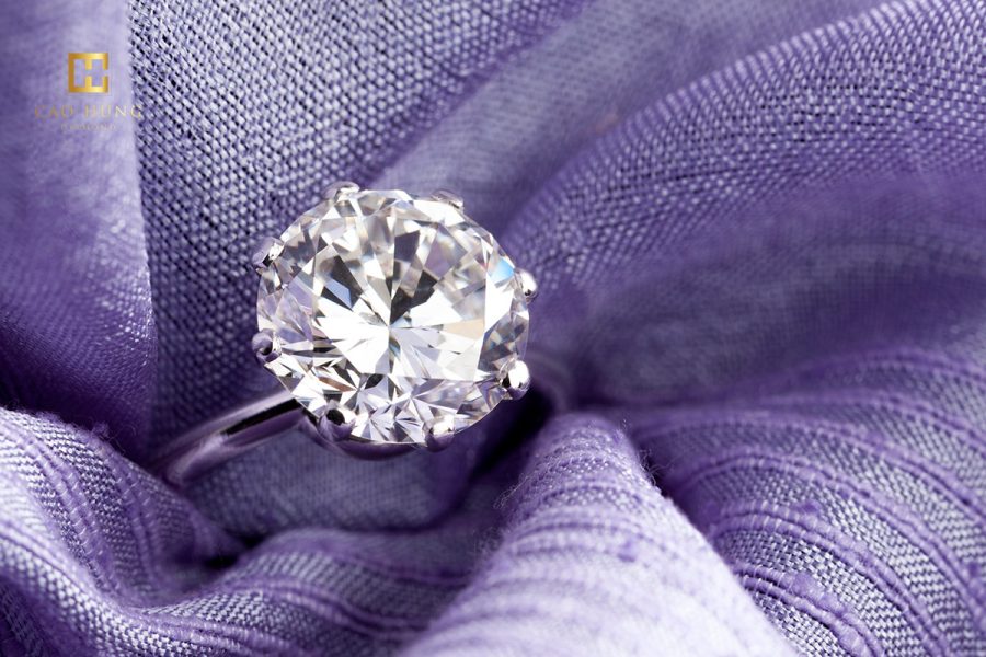 Lựa chọn nhẫn kim cương theo phong cách cổ điển