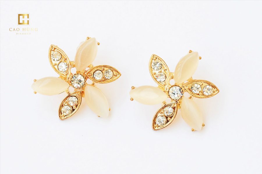 Bông tai vàng Ý 750 hình hoa đơn giản, xinh xắn