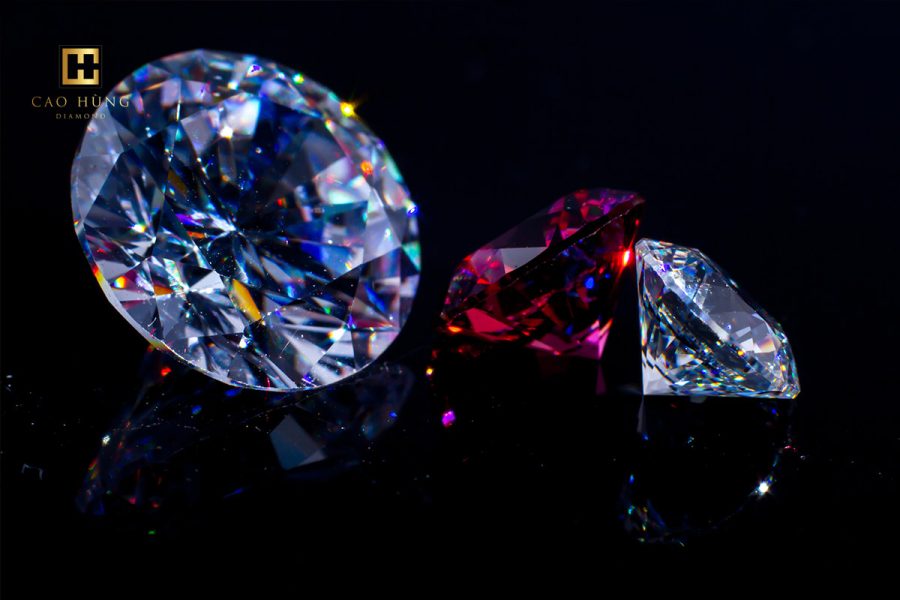 Đá Swarovski và kim cương cái nào đắt giá hơn?