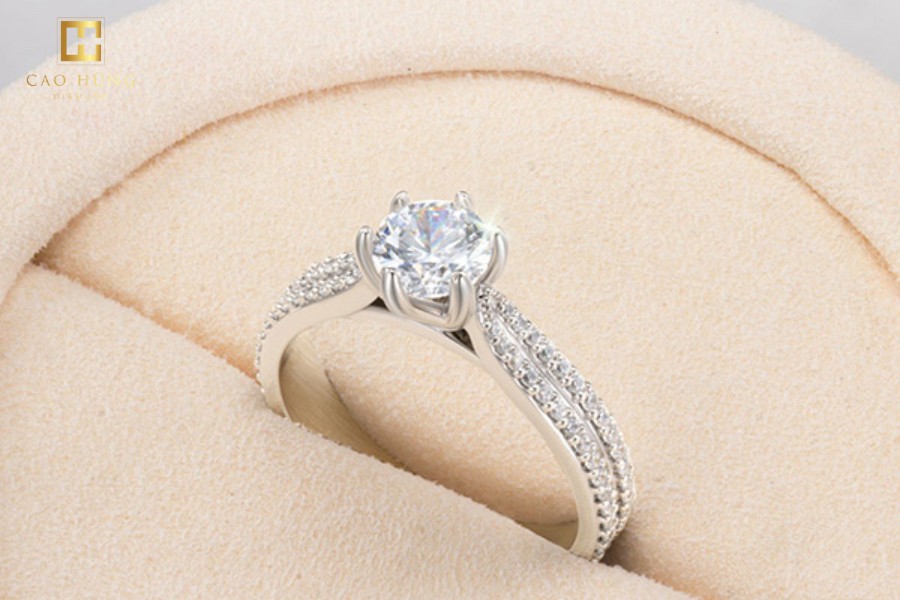 Những yếu tố quyết định giá nhẫn đính hôn kim cương