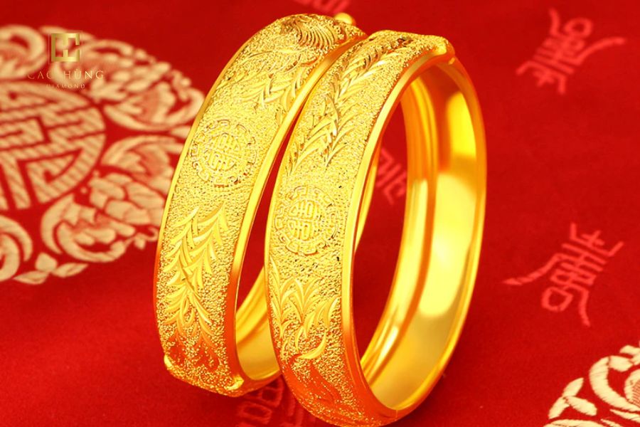 Nhẫn cưới long phụng bằng vàng 18k mang lại nét đẹp cổ điển, truyền thống