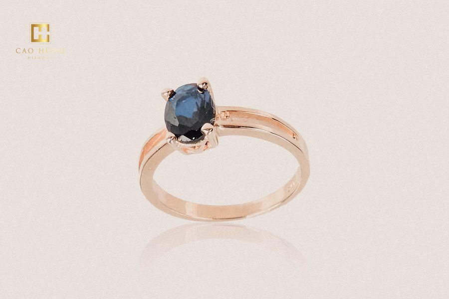 Mẫu nhẫn đính đá Sapphire xanh đẹp tinh tế và vô cùng đơn giản. 