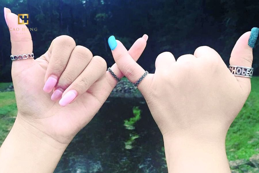 Nhẫn tình bạn đeo ngón nào?