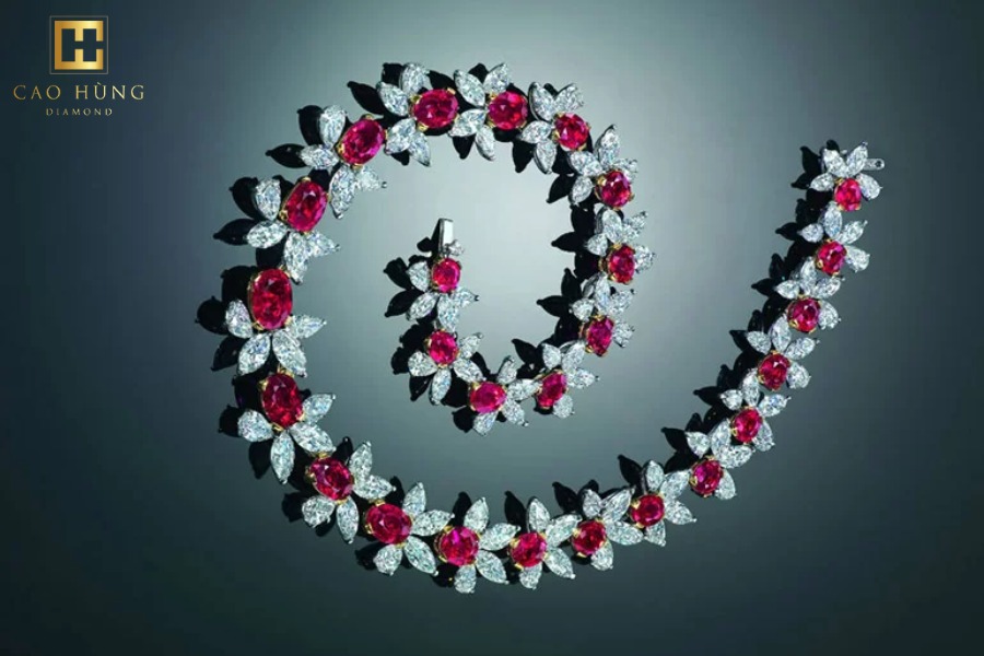 Những mẫu mặt dây chuyền đẹp nhất thế giới - Red Scarlet Necklace