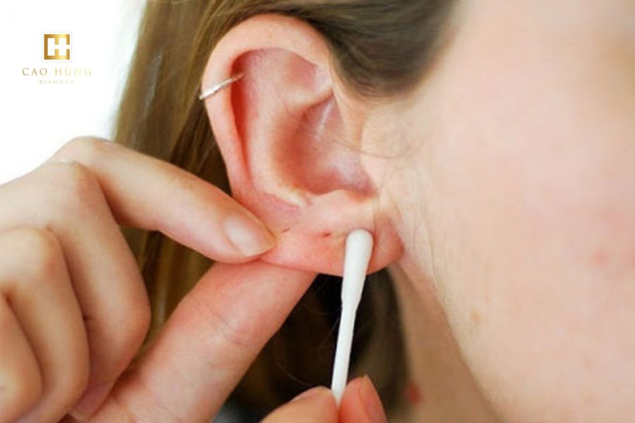 Cách chăm sóc lỗ xỏ khuyên tai đúng cách