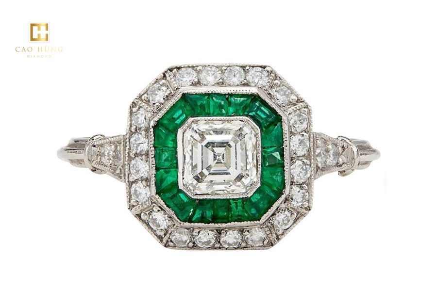 Mẫu nhẫn kim cương giác cắt Emerald Vintage này có giá khoảng 80 triệu đồng