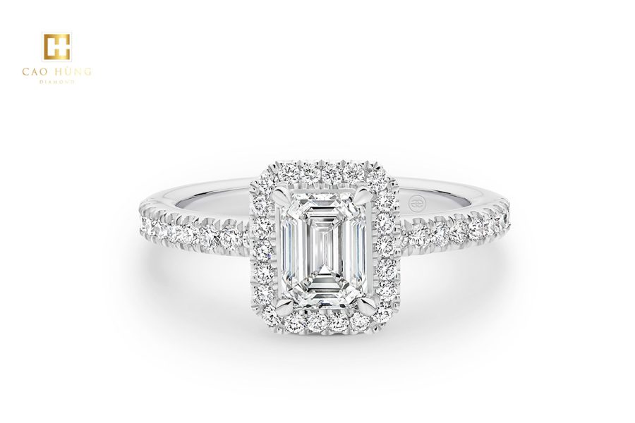 Mẫu nhẫn cầu hôn kim cương Emerald nổi bật với vòng Halo có giá khoảng 270 triệu