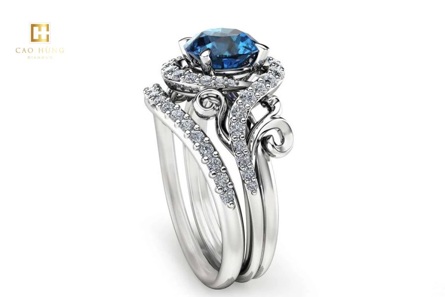 Nhẫn kim cương xanh vàng trắng 18k mang phong cách cổ điển có giá khoảng 200 triệu